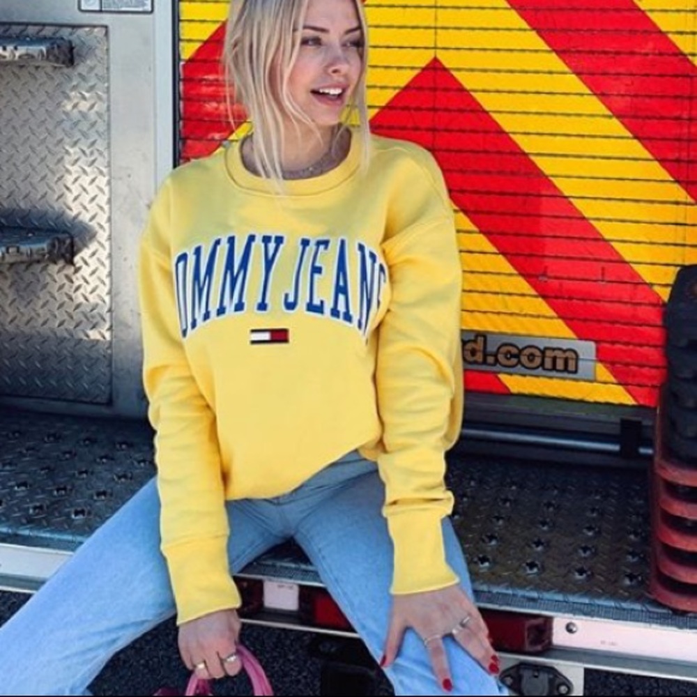 TOMMY YELLOW SWEATSHIRT